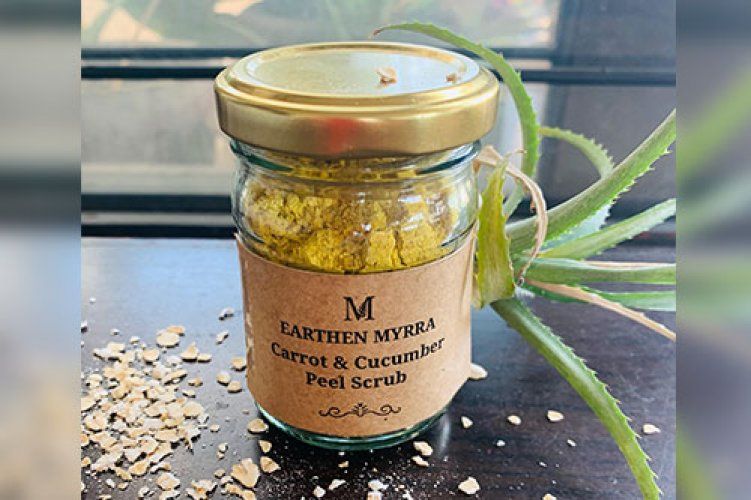 earthen-myrra-cucumber-carrot-peel-scrub-582