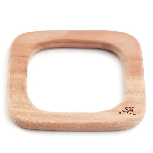 ariro-toys-wooden-teethers-cupcake-and-square-1120