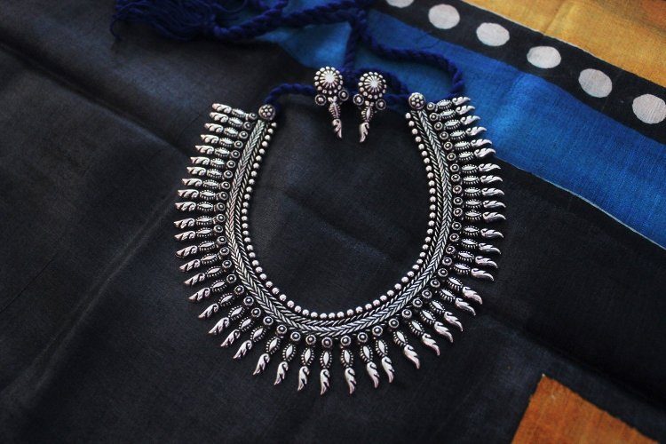 advaita-handicrafts-pointed-plain-beads-german-silver-necklace-set-2910