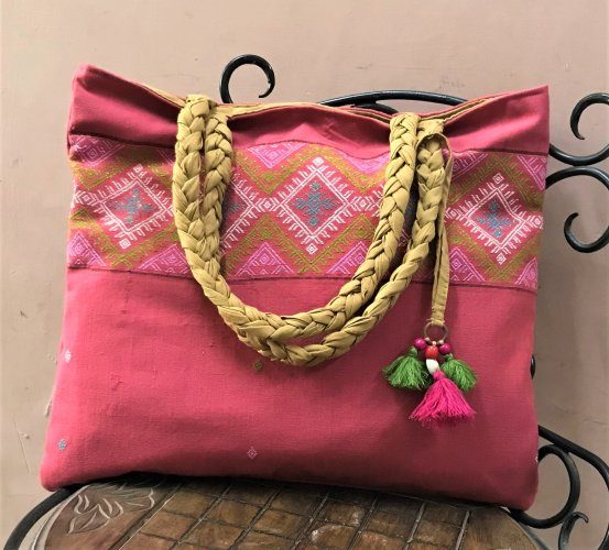 tote-bag-in-handwoven-design-in-pink-6345